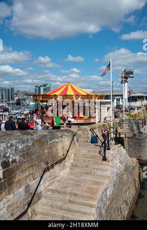 Plymouth, Devon, England, Großbritannien. 2021. Überblick über die historischen Mayflower-Stufen im Barbican-Viertel der Stadt, von wo aus die Pilgerväter abreisten Stockfoto