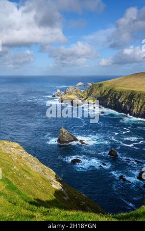 Blick von oben auf das Hermaness National Nature Reserve, Unst, Shetland, Schottland, Großbritannien Stockfoto