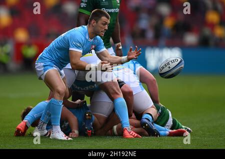 Brentford, Großbritannien. Oktober 2021. Premiership Rugby. London Irish V Gloucester. Brentford Community Stadium. Brentford. Ben Meehan (Gloucester Rugby) Pässe. Kredit: Sport In Bildern/Alamy Live Nachrichten Stockfoto