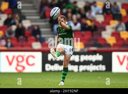 Brentford, Großbritannien. Oktober 2021. Premiership Rugby. London Irish V Gloucester. Brentford Community Stadium. Brentford. Paddy Jackson (London Irish) tritt an. Kredit: Sport In Bildern/Alamy Live Nachrichten Stockfoto