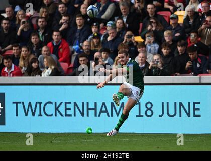 Brentford, Großbritannien. Oktober 2021. Premiership Rugby. London Irish V Gloucester. Brentford Community Stadium. Brentford. Paddy Jackson (London Irish) tritt an. Kredit: Sport In Bildern/Alamy Live Nachrichten Stockfoto