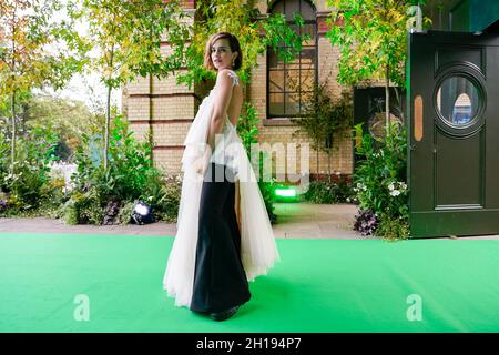 Emma Watson kommt zur ersten Verleihung des Earthshot Preises im Alexandra Palace in London. Bilddatum: Sonntag, 17. Oktober 2021. Stockfoto