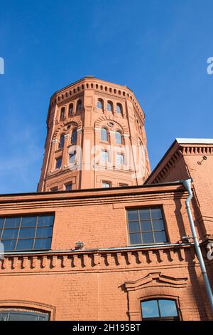 Wasserturmgebäude aus dem 19. Jahrhundert, in dem sich der Museumskomplex „Universum des Wassers“ des St. Petersburger Vodokanals befindet Stockfoto