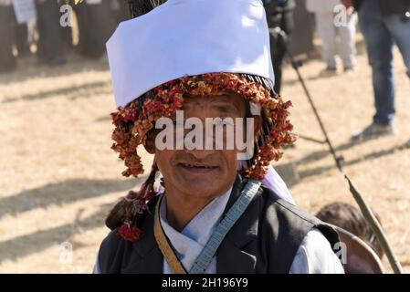 KATHMANDU, NEPAL - 09. Dez 2017: Ein Kirant Rai Priester beim Ubhauli Festival Stockfoto