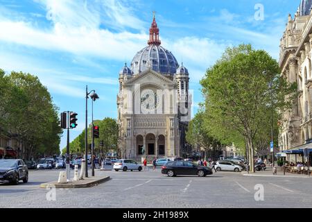 PARIS, FRANKREICH - 30. AUGUST 2019: Hier befindet sich die Kirche des Heiligen Augustin (19. Jahrhundert) auf dem Platz des Heiligen Augustin im Bereich der großen Boulevards. Stockfoto