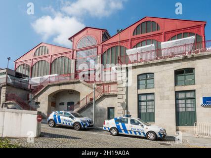 Der alte Markt von Ferreira Borges, Mercado Ferreira Borges, heute Nachtclub und Restaurant, Porto, Portugal Stockfoto