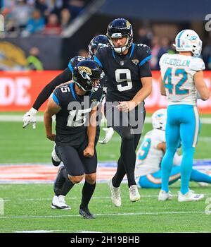 Jacksonville Jaguars Kicker Matthew Wright (15) feiert, nachdem sein letztes zweites Feldtor ihnen den Sieg über die Miami Dolphins während eines NFL in bescherte Stockfoto