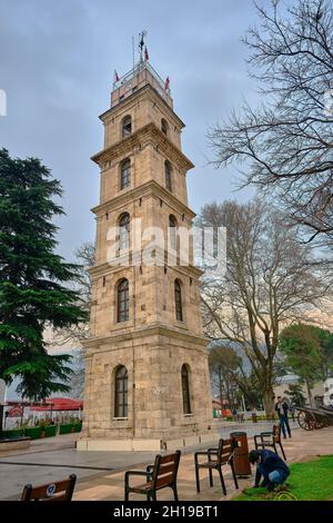 Tophane Bezirk während regnerischer Tage in und alten und alten Wachturm mit bewölktem, bewölktem Himmel Hintergrund Stockfoto