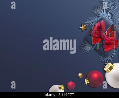 Weihnachts-Design von Weihnachten Geschenkbox aus Tartan rot grünen Schleife, rot weißen Kugeln Kugeln auf dunkelblauem Hintergrund. Weihnachten 2022 Neujahrsdekoration. Für Text platzieren. 3D Abbildung Stockfoto