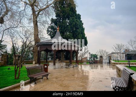 Toilette und Waschraum und öffentlichen Brunnen im Garten der grünen Moschee (yesil camii) für die Durchführung einer Waschung vor dem Gebet während regnerischer Tage und overc Stockfoto