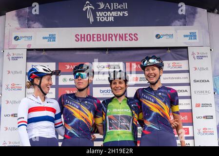 Alice und Hannah Barnes, Elise Chabbey, Ella Harris, Canyon SRAM Vorbereitung auf das Women's Tour Radrennen Etappe vier, Shoeburyness, Essex, Großbritannien Stockfoto