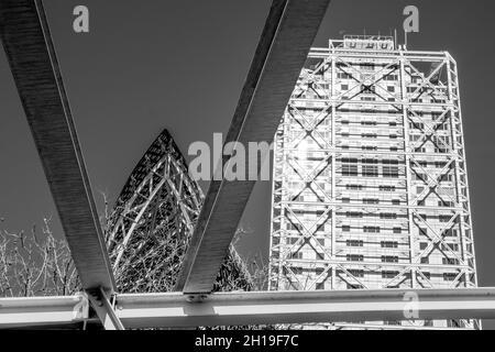 Frank Gehry Goldene Fischskulptur neben dem Hotel in Barcelona Stockfoto