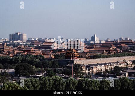 Die Verbotene Stadt und die Skyline von Peking. Peking, China. Stockfoto