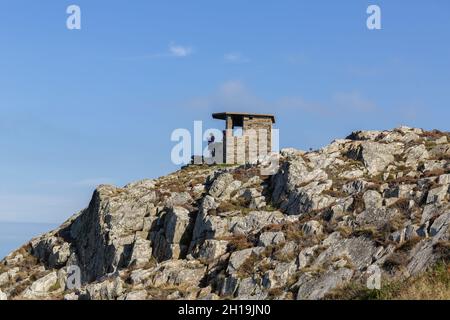 South Stack, Wales: Beobachtungsschutzgebiet im RSPB-Naturschutzgebiet, Holyhead Mountain, Holy Island, Anglesey. Stockfoto