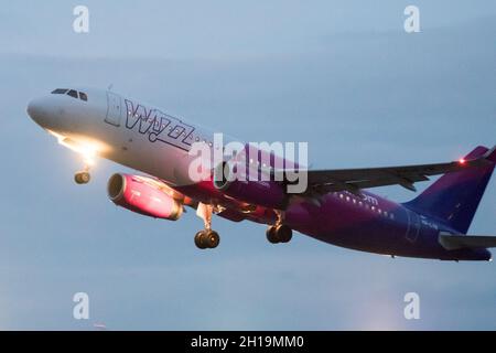 Die Billigfluggesellschaft Wizz Air fliegt den Airbus A320-232 in Danzig, Polen. 14. September 2021 © Wojciech Strozyk / Alamy Stock Photo *** Ortsüberschrift *** Stockfoto