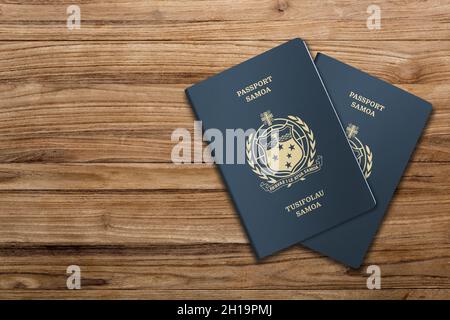 Der Samoanische Pass ist ein internationales Reisedokument, das auf Holzgrund an samoische Bürger ausgestellt wird Stockfoto