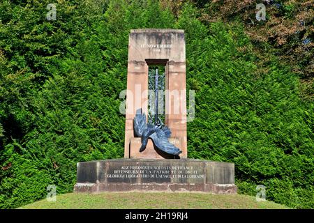 Das Elsass-Lothringen-Denkmal von 1918, das einen von einem Schwert erspießenen deutschen Adler in Compiegne (Oise), Frankreich, zeigt Stockfoto