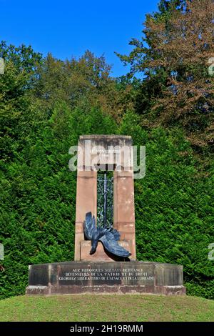 Das Elsass-Lothringen-Denkmal von 1918, das einen von einem Schwert erspießenen deutschen Adler in Compiegne (Oise), Frankreich, zeigt Stockfoto