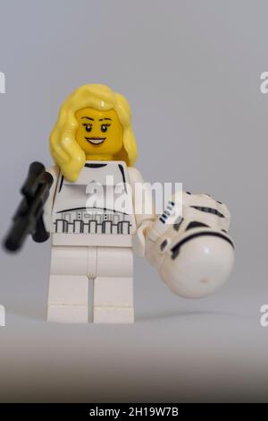 LEGO weibliche Figur im Empire Sormtrooper Outfit Stockfoto