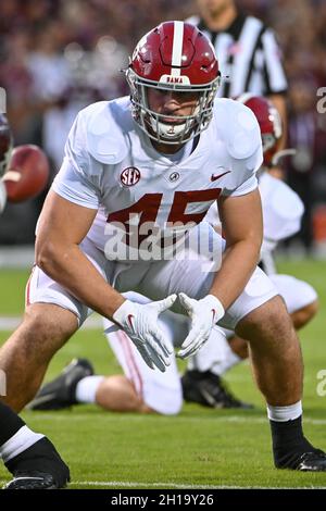 Starkville, MS, USA. Oktober 2021. Alabama Crimson Tide Tight End Robbie Ouzts (45) während des NCAA-Fußballspiels zwischen der Alabama Crimson Tide und den Mississippi State Bulldogs im Davis Wade Stadium in Starkville, MS. (Foto: Kevin Langley/CSM). Kredit: csm/Alamy Live Nachrichten Stockfoto