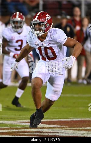 Starkville, MS, USA. Oktober 2021. Henry To'Oto'o (10), Linienspieler der Alabama Crimson Tide, in Aktion während des NCAA-Fußballspiels zwischen der Alabama Crimson Tide und den Mississippi State Bulldogs im Davis Wade Stadium in Starkville, MS. (Foto: Kevin Langley/CSM). Kredit: csm/Alamy Live Nachrichten Stockfoto