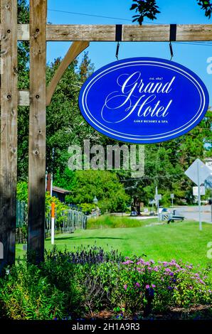 Am Eingang des 4-Sterne-Hotels, 16. Oktober 2021, in Point Clear, Alabama, hängt ein Schild für das Grand Hotel Golf Resort & Spa. Stockfoto