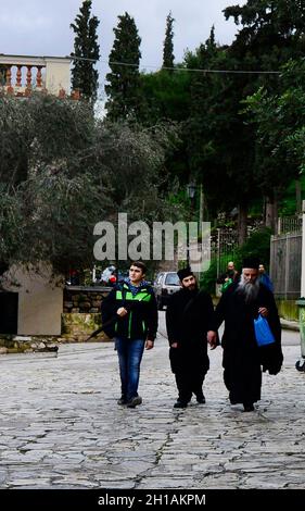 Griechisch-orthodoxe Priester in Zentral-Athen, Griechenland. Stockfoto