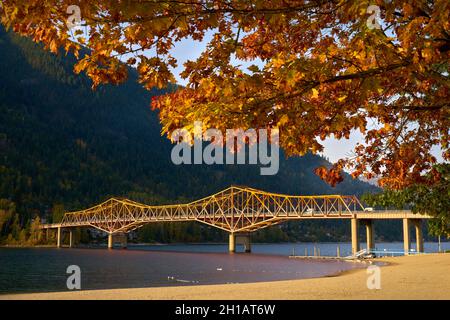 Big Orange Bridge Nelson BC. Die berühmte Big Orange Bridge in Nelson BC, Kanada. Stockfoto