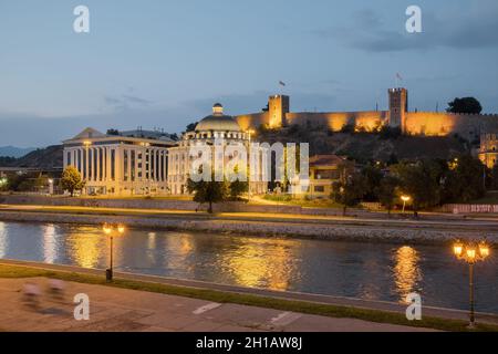 Festung Skopje bei Nacht, Nordmakedonien Stockfoto