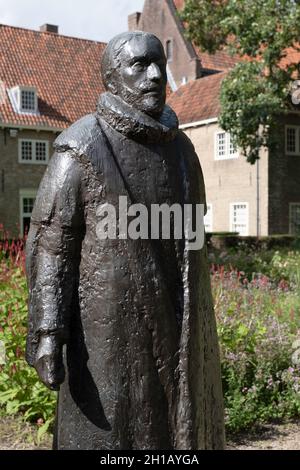 Bronzestatue von Wilhelm von Oranien oder Wilhelm dem Schweigenden, im Garten des Museums Prinsenhof in Delft, Niederlande Stockfoto