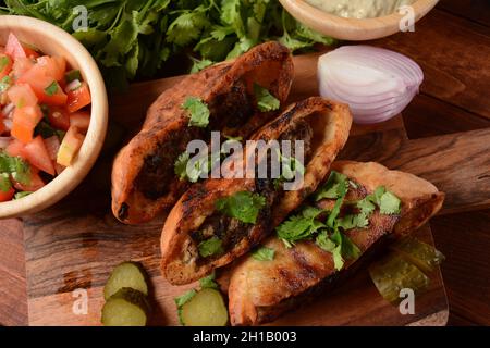 Arayes - Kebab in einer gebackenen Pita. Traditionelle arabische Küche Stockfoto