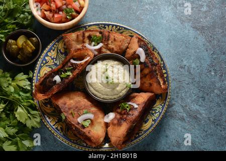 Arayes - Kebab in einer gebackenen Pita. Traditionelle arabische Küche Stockfoto