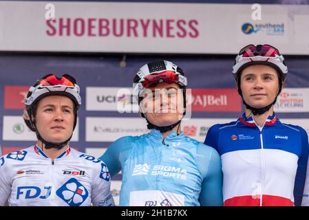 Jade Wiel, Clara Copponi, Evita Muzic vom Team FDJ bei der Vorbereitung auf das Women's Tour-Radrennen der vierten Etappe, beginnend bei Shoeburyness, Essex, Großbritannien Stockfoto