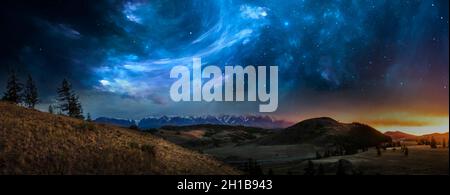 Berglandschaft fantastische Kosmos Galaxien Sterne Planeten und Nebel. Sonnenuntergang und unwirklicher Nachthimmel. Panoramafotorberge Stockfoto
