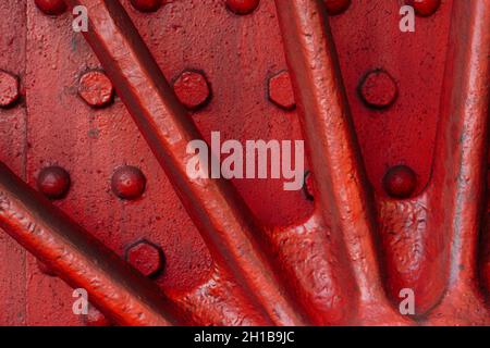 Hintergründe und Texturen: Rotes Dampflokomotive Rad, Nahaufnahme, Industrial Abstract Stockfoto