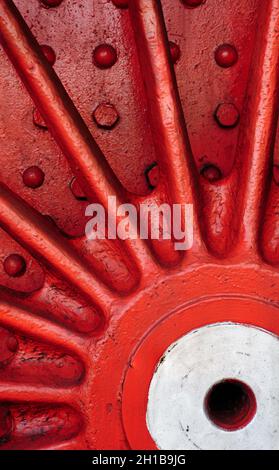 Hintergründe und Texturen: Rotes Dampflokomotive Rad, Nahaufnahme, Industrial Abstract Stockfoto