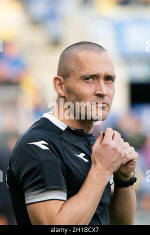 Brondby, Dänemark. , . Schiedsrichter Mads-Kristoffer Kristoffersen gesehen vor dem 3F Superliga Spiel zwischen Broendby IF und Vejle Boldklub im Brondby Stadion. (Foto: Gonzales Photo/Alamy Live News Stockfoto