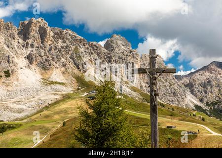 Blick vom Bustac-Berg auf die Cir-Gruppe in der Nähe des Grödner Passes, Südtirol Stockfoto