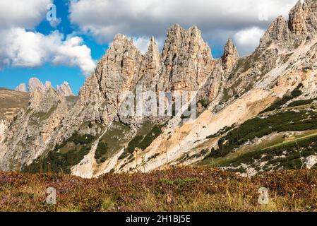 Blick vom Bustac-Berg auf die Cir-Gruppe in der Nähe des Grödner Passes, Südtirol Stockfoto