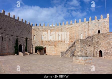 Spanien, Castellon, Peniscola, Schlosshof der Templer Stockfoto