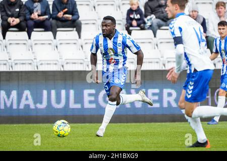 Odense, Dänemark. Oktober 2021. Moses Opondo (25) von ob beim 3F Superliga-Spiel zwischen Odense Boldklub und dem FC Randers im Nature Energy Park in Odense. (Foto: Gonzales Photo/Alamy Live News Stockfoto