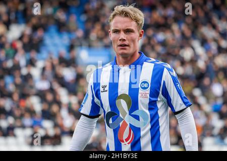 Odense, Dänemark. Oktober 2021. Max Fenger (15) aus dem Ü-Wagen beim 3F-Superliga-Spiel zwischen Odense Boldklub und dem FC Randers im Nature Energy Park in Odense. (Foto: Gonzales Photo/Alamy Live News Stockfoto