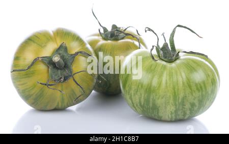 Grüne Zebratomaten, isoliert auf Weiß Stockfoto