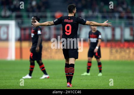 Olivier Giroud vom AC Milan zeigt während der Serie Ein Spiel zwischen dem AC Milan und dem FC Hellas Verona. Stockfoto