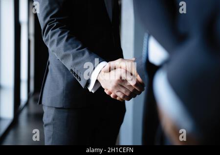 Geschäftsleute, Händeschütteln, finishing ein treffen. Stockfoto