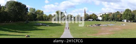 Berlin, 13. Oktober 2021, Panoramablick über den Gorlitzer Park Stockfoto