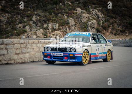 Occhiatana, Korsika, Frankreich - 7. Oktober 2020: Dominique Marcelli und Benjamin Aubeuf treten in ihrem BMW M3 bei der Tour de Corse Historique 2021 an Stockfoto