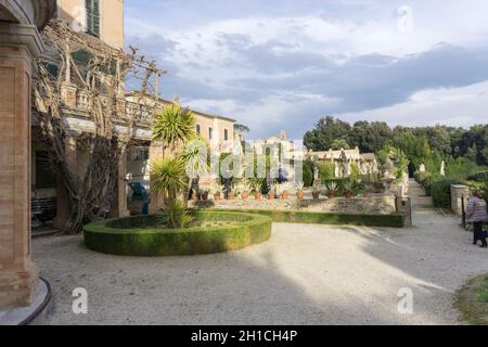 Villa Buonaccorsi sechzehnten Jahrhundert, Park, Besucher, Potenza Picena, Marken, Italien, Europa Stockfoto