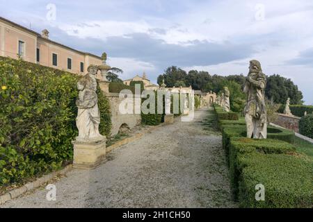 Villa Buonaccorsi sechzehnten Jahrhundert, Park, Garten mit Statuen, Potenza Picena, Marken, Italien, Europa Stockfoto