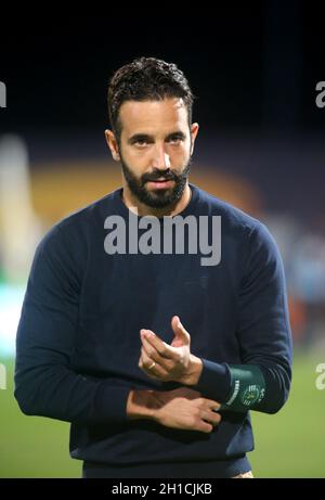 LISSABON, PORTUGAL - 15. OKTOBER: Ruben Amorim, Cheftrainer von Sporting CP, schaut während des portugiesischen Cup-Spiels zwischen OS Belenenses und Sporting CP am 15. Oktober 2021 im Estadio do Restelo in Lissabon, Portugal, vorbei. (MB-Medien) Stockfoto